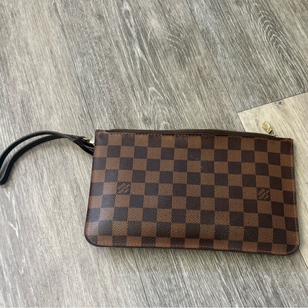 Authentic Louis Vuitton Neverfull Mm Pouch
